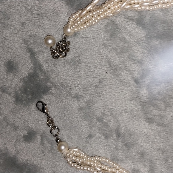 Multi string pearl necklace - Picture 2 of 3